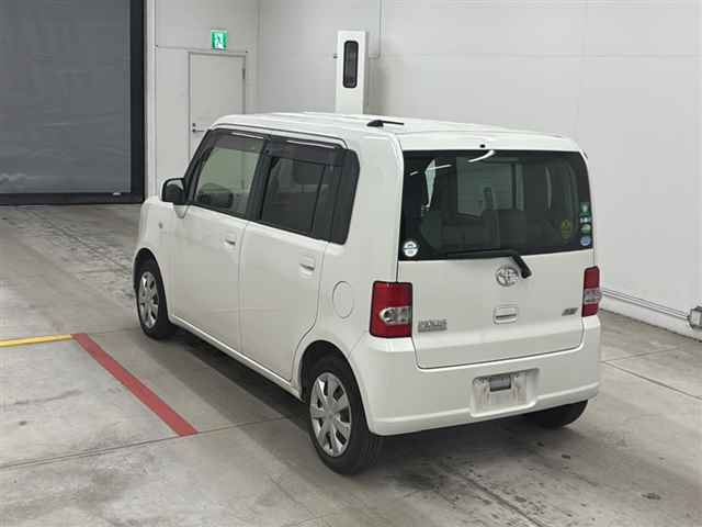 TOYOTA PIXIS SPACE 2012