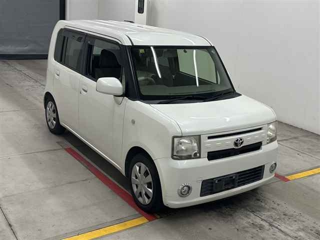 TOYOTA PIXIS SPACE 2012
