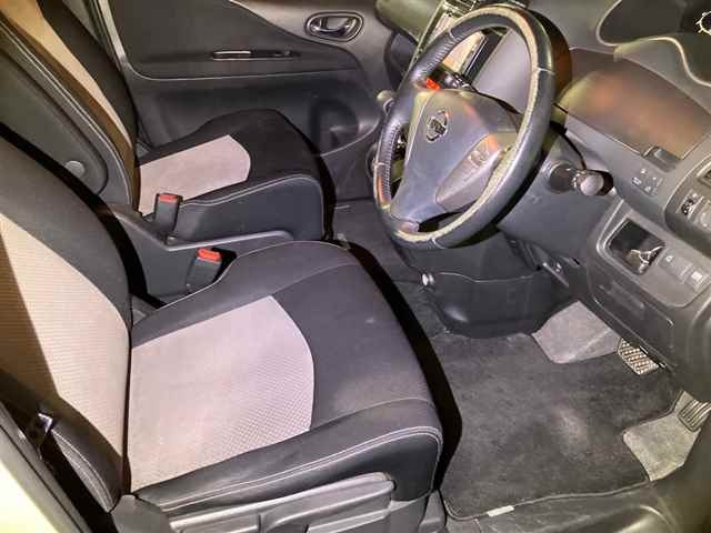 NISSAN SERENA 2011
