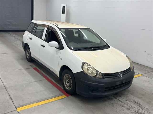 NISSAN AD 2010