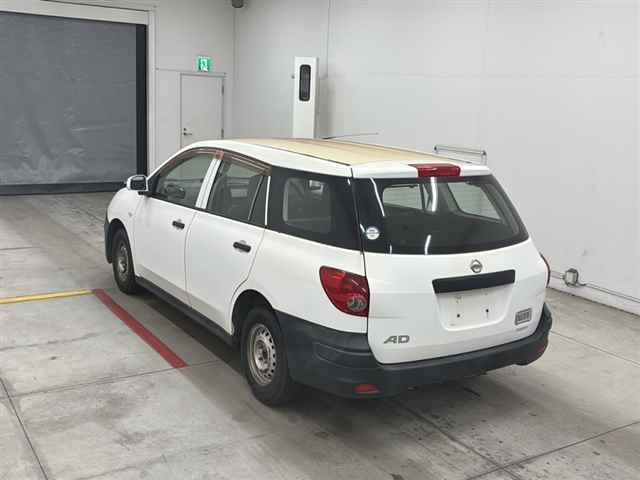 NISSAN AD 2010