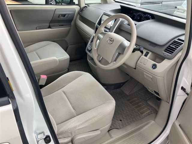 TOYOTA NOAH 2008