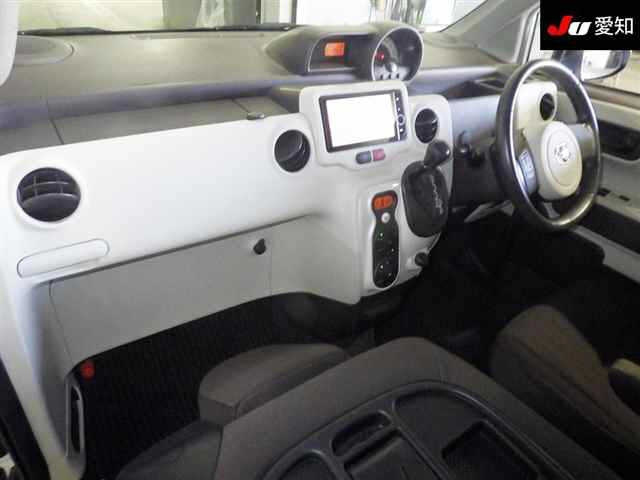 TOYOTA PORTE 2012