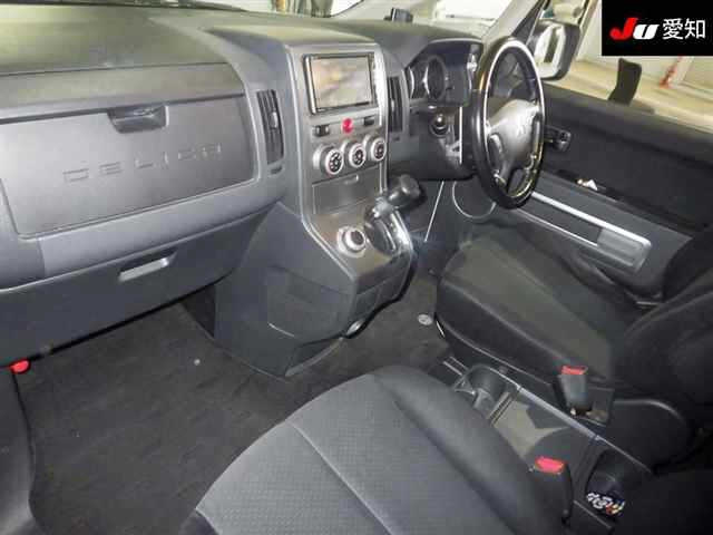 MITSUBISHI DELICA D5 2012