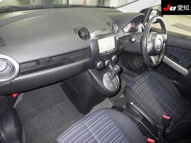 MAZDA DEMIO 2010