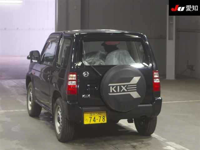 NISSAN KIX 2011