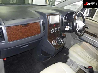 MITSUBISHI DELICA D5 2010