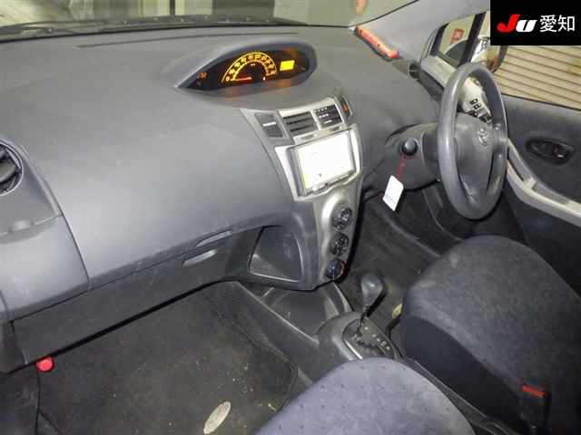 TOYOTA VITZ 2010