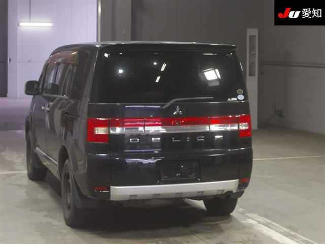 MITSUBISHI DELICA D5 2010