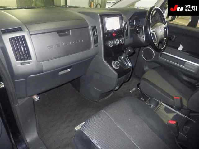 MITSUBISHI DELICA D5 2011
