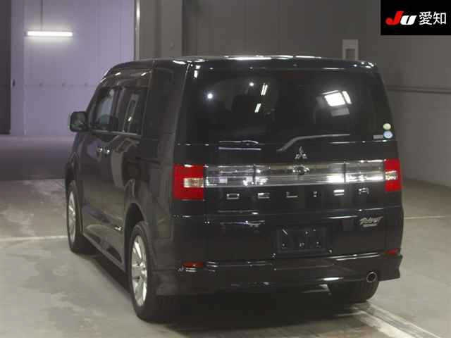 MITSUBISHI DELICA D5 2011