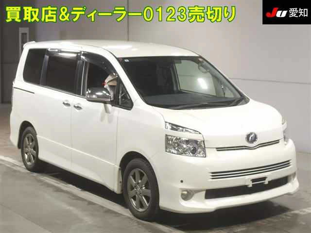 TOYOTA VOXY 2009