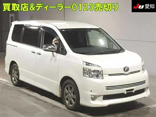 TOYOTA VOXY 2009