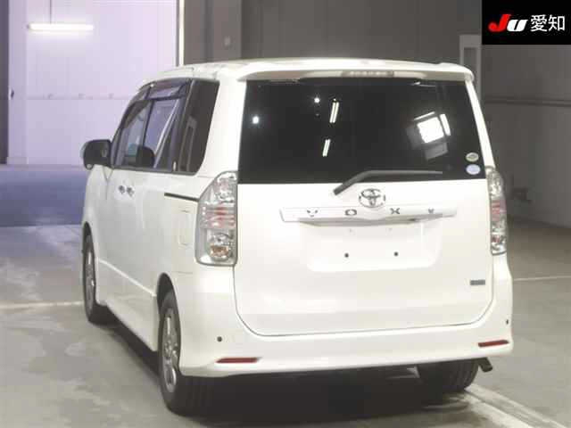 TOYOTA VOXY 2009
