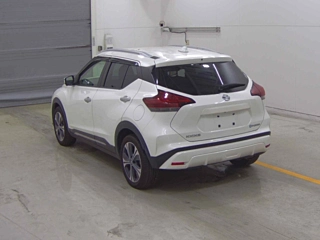 NISSAN KIX 2020
