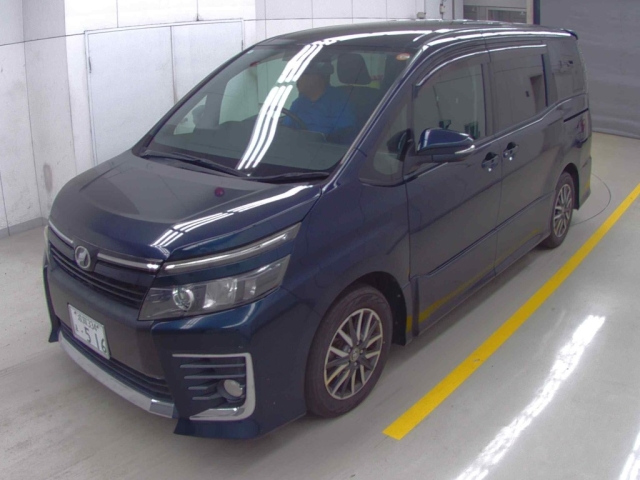 TOYOTA VOXY 2014