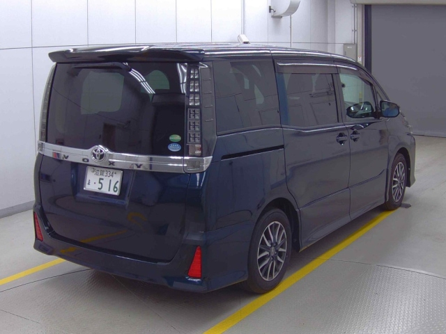 TOYOTA VOXY 2014