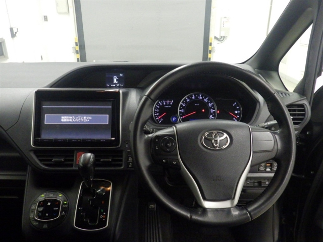 TOYOTA VOXY 2014