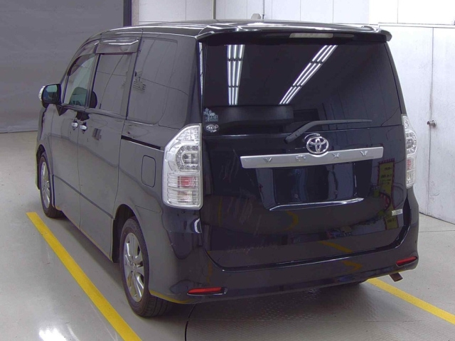 TOYOTA VOXY 2011