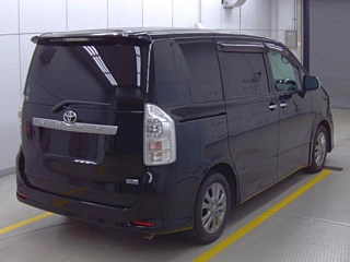 TOYOTA VOXY 2011