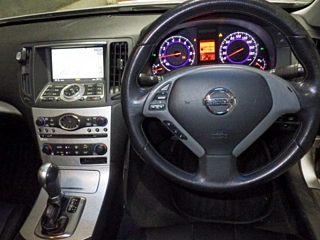NISSAN SKYLINE 2009