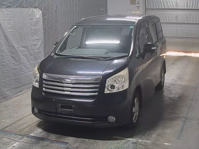 TOYOTA NOAH 2009