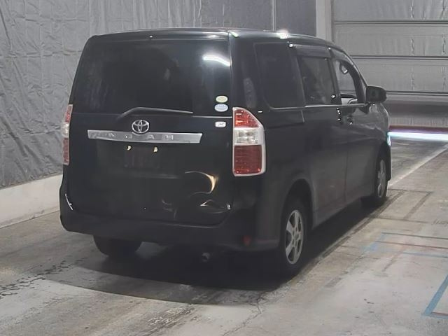 TOYOTA NOAH 2009