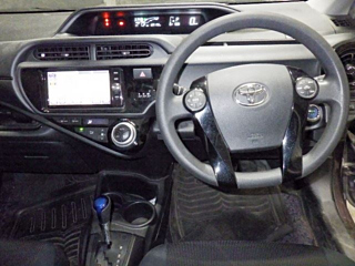 TOYOTA AQUA 2016