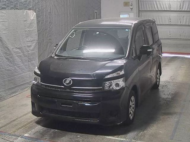 TOYOTA VOXY 2013