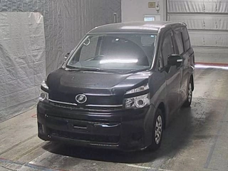 TOYOTA VOXY 2013