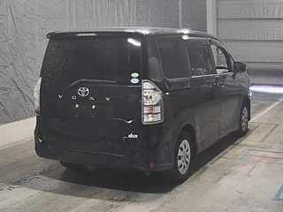 TOYOTA VOXY 2013