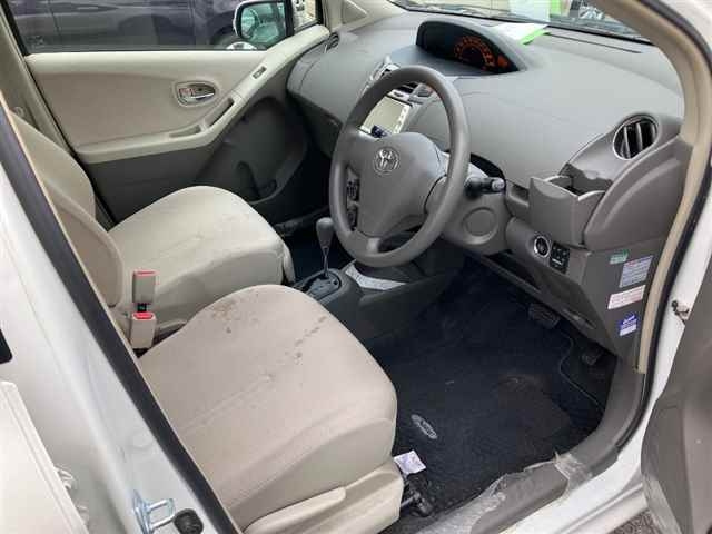 TOYOTA VITZ 2010