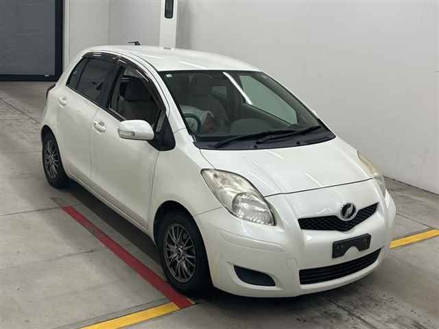 TOYOTA VITZ 2010