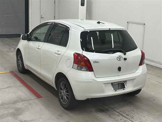 TOYOTA VITZ 2010