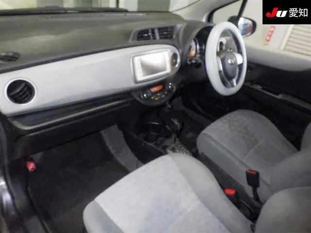 TOYOTA VITZ 2011