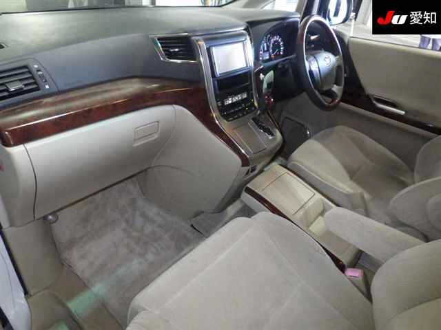 TOYOTA VELLFIRE 2011