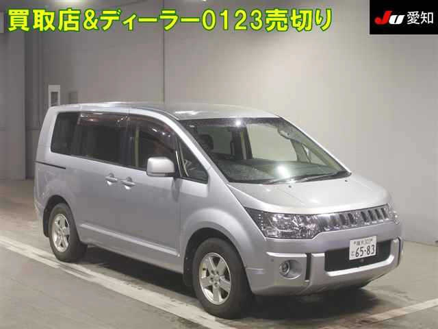 MITSUBISHI DELICA D5 2011