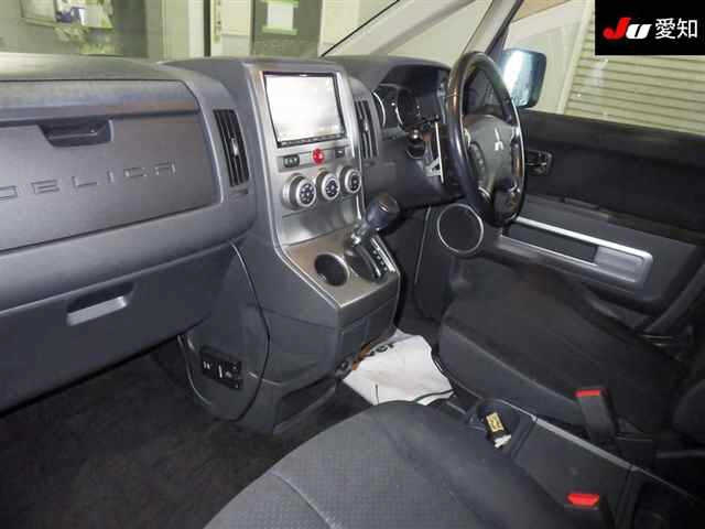 MITSUBISHI DELICA D5 2011