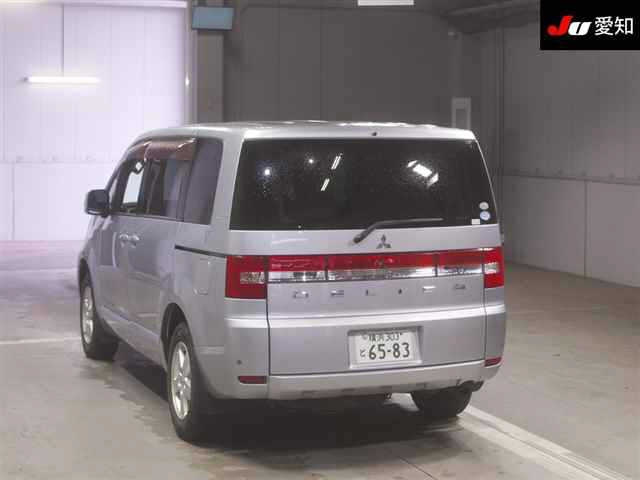 MITSUBISHI DELICA D5 2011