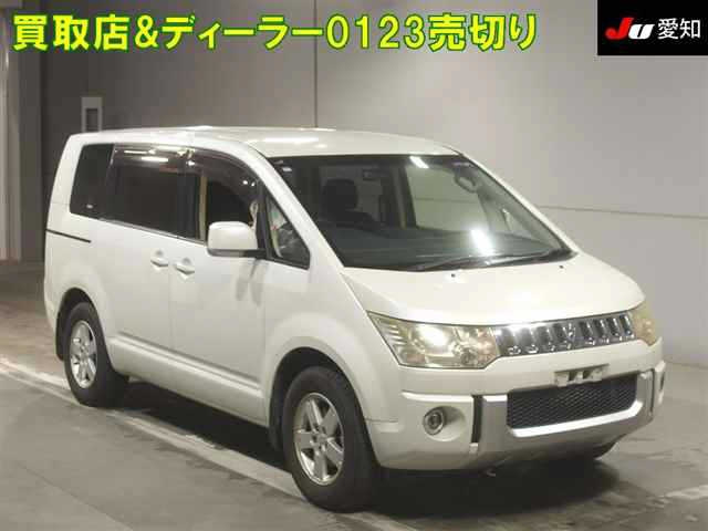 MITSUBISHI DELICA D5 2013