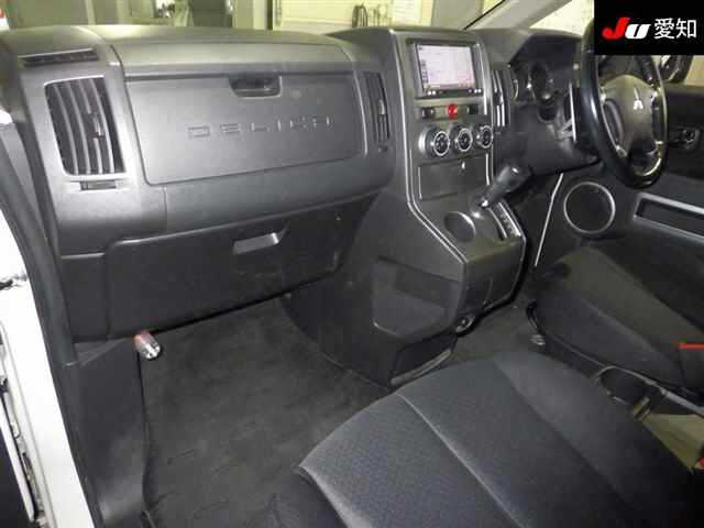 MITSUBISHI DELICA D5 2013