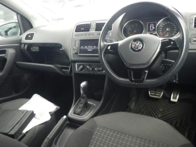 VOLKSWAGEN POLO 2014
