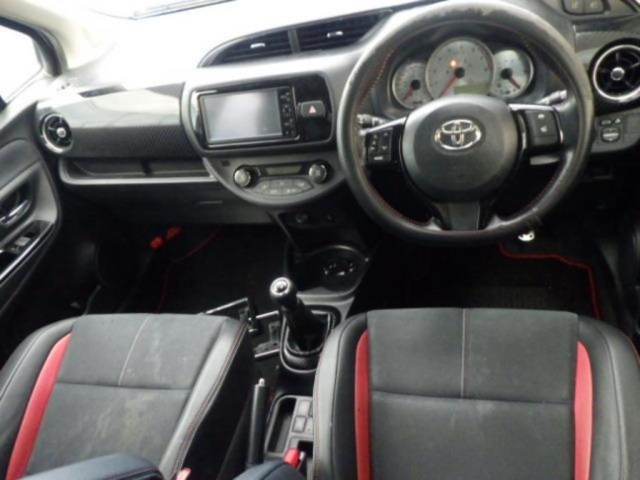TOYOTA VITZ 2016
