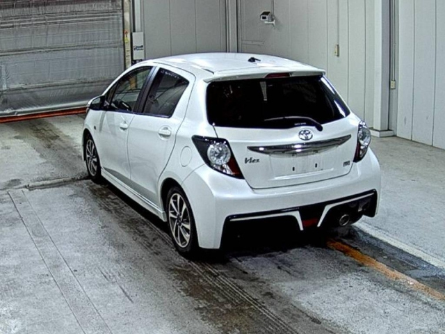 TOYOTA VITZ 2016