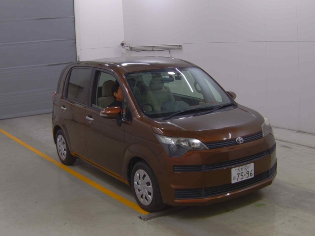 TOYOTA SPADE 2013