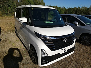 NISSAN ROOX 2023