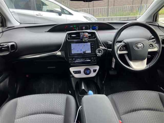 TOYOTA PRIUS 2018