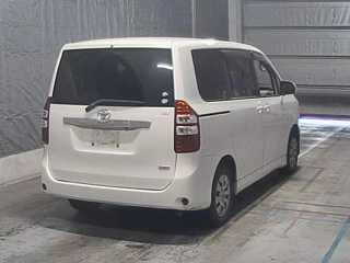 TOYOTA NOAH 2013