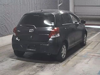 TOYOTA VITZ 2010