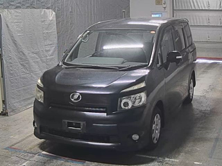 TOYOTA VOXY 2010